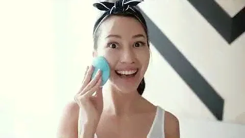 Foreo LUNA min 2 силиконовая щетка для чистки лица.